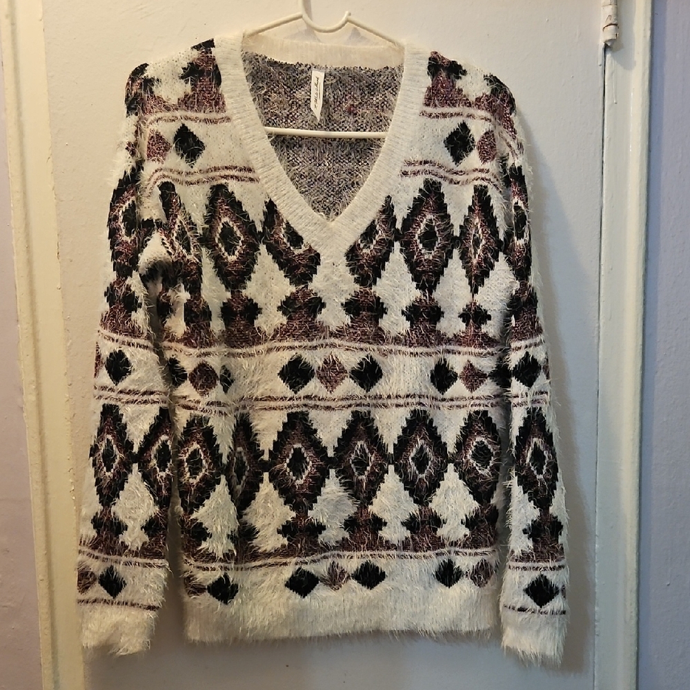 White Mark V-Neck Sweater with Geometric Design